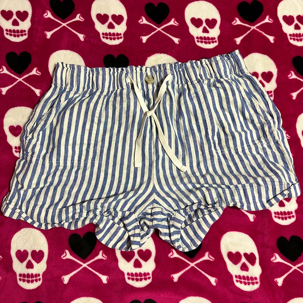 BLUE AND WHITE STRIPED STREETWEAR SOCIETY SHORTS SIZE XL